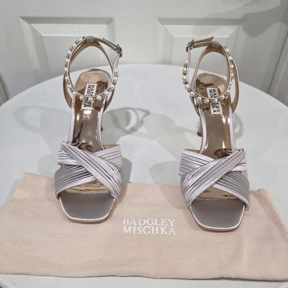 Badgley Mischka Tawny Twist Front Sandal - Picture 6 of 7